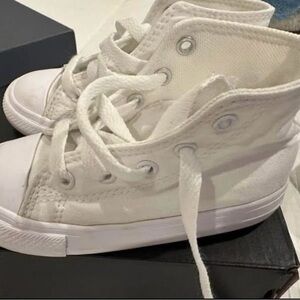 Converse Hi Sneaker - Baby / Toddler Size 8 - White